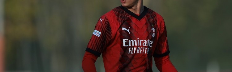 斯基拉：卡马达未来几天内从莱切返回米兰，下半赛季将留队效力