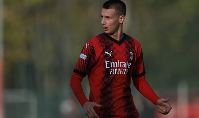 斯基拉：卡马达未来几天内从莱切返回米兰，下半赛季将留队效力